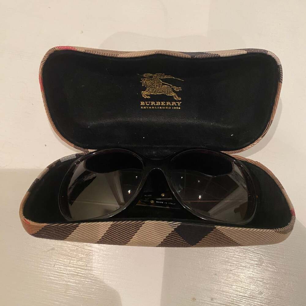 Burberry Black Butterfly Polarized Sunglasses BE4197F Designer *Lens Scratched”